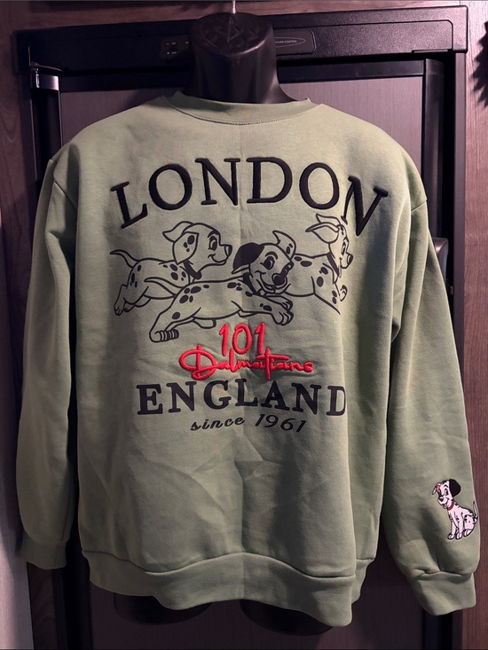 Disney Tops - Disney 101 Dalmatians London England Sage Green Crewneck Sweater
